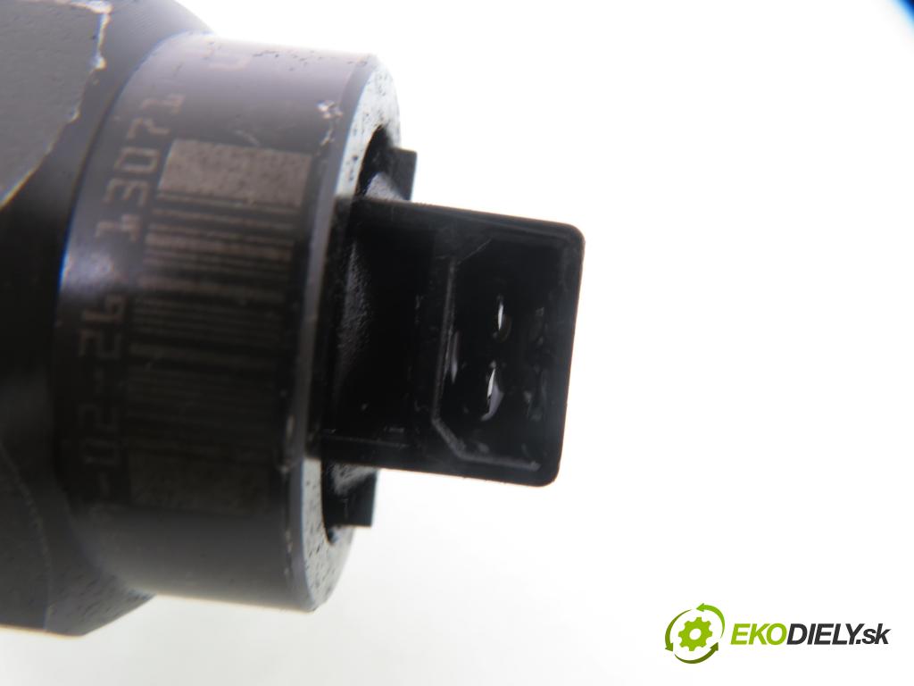 FORD GALAXY (WGR) MINIVAN 2002 85,00 1.9 TDI PD 115 - AUY 1896,00 Vstrekovač 038130073F ; 0414720007 (Vstrekovač paliva)