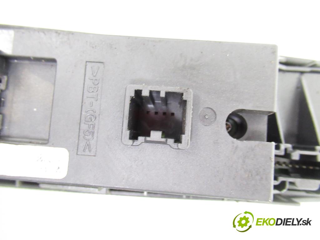 MAZDA 5 (CR19) MINIVAN 2005 105,00 2.0 MZR-CD 143 - RF7J 1998,00 Panel ovládania okien CC65684L6C
