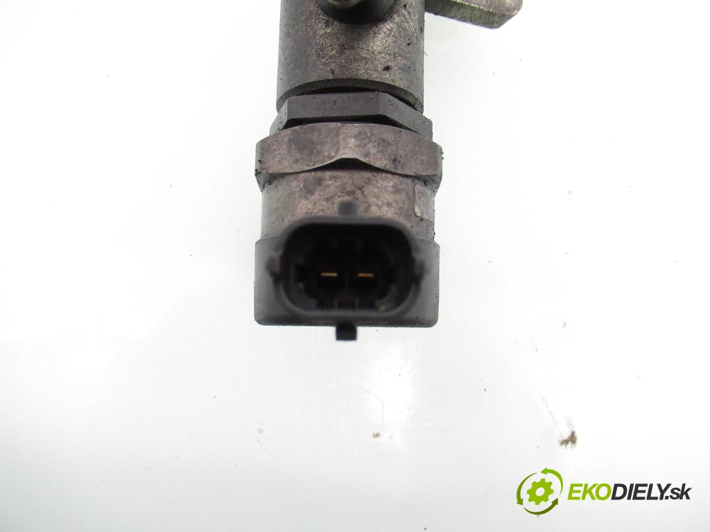 OPEL VECTRA C (Z02) LIFTBACK 2006 110,00 1.9 CDTI - Z 19 DTH 1910,00 Lišta vstrekovacia 0445214117 ; 55200251 (Vstrekovacia lišta)