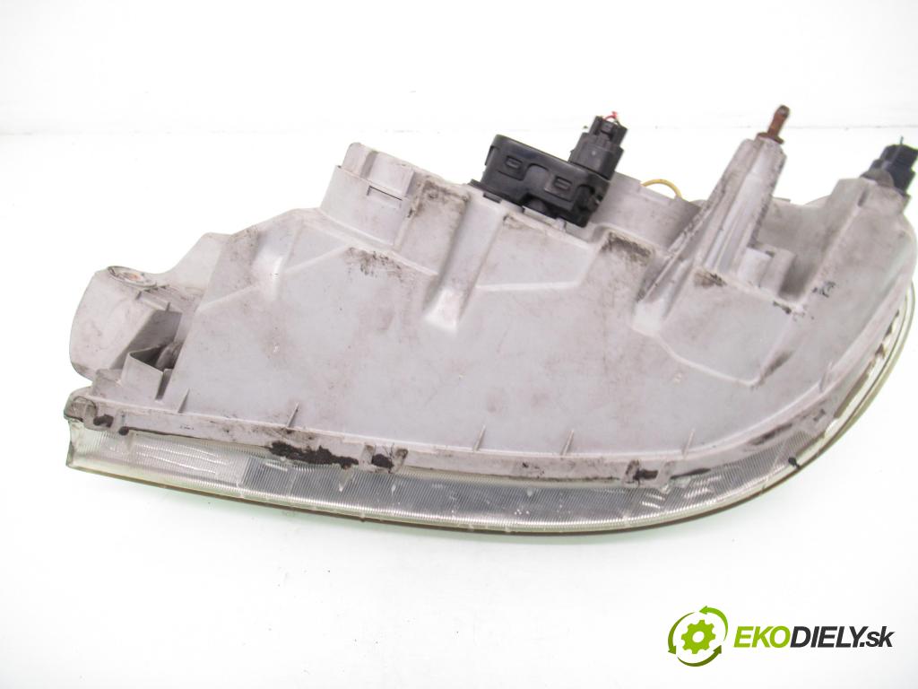 KIA CARNIVAL II (GQ) MINIVAN 2004 106,00 2.9 CRDi - J3 2902,00 světlo PP