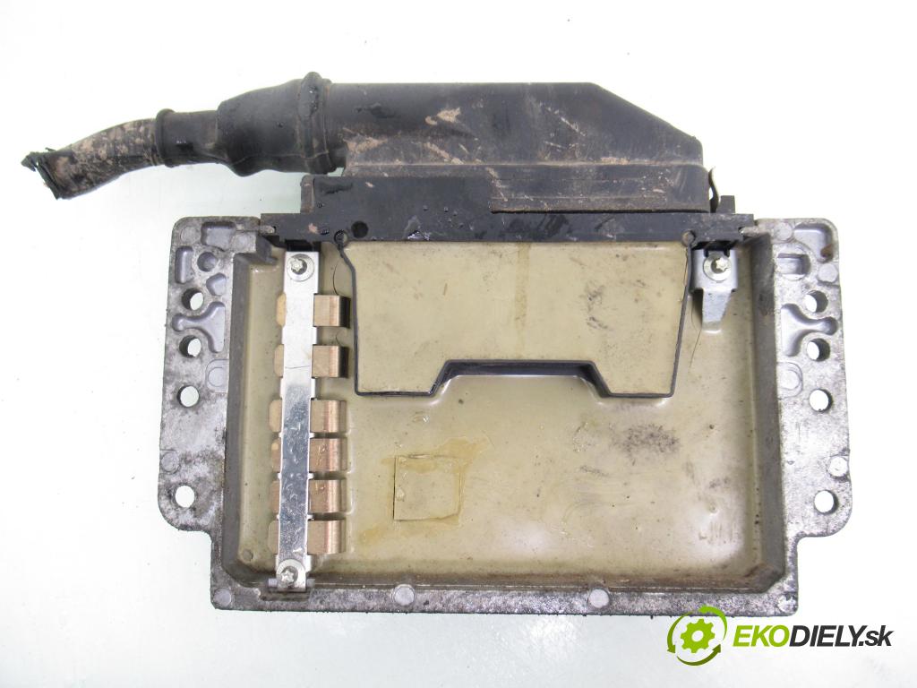 RENAULT SCENIC I (JA0/1_) MINIVAN 2001 79,00 1.6 - K4M 700 1598,00 spinačka / imobilizéra IMMO / Riadiaca jednotka S113717113D ; 77Q0102303 ; S103600300J
