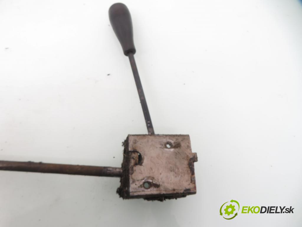 FIAT 126 (126_) FASTBACK 1991 18,00 650 652,00 ZVEDÁK: