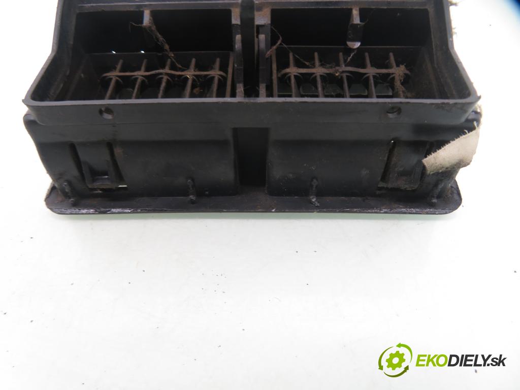 FIAT 126 (126_) FASTBACK 1991 18,00 650 652,00 Mriežky kúrenia CENTRUM: 