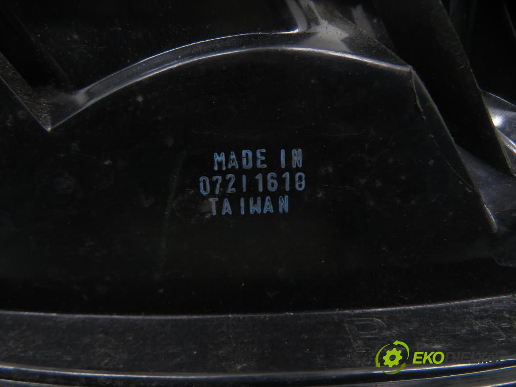 OPEL ASTRA H (A04) HB 2004 59,00 1.7 CDTI - Z 17 DTL 1686,00 Svetlo pravé zadné 07211610