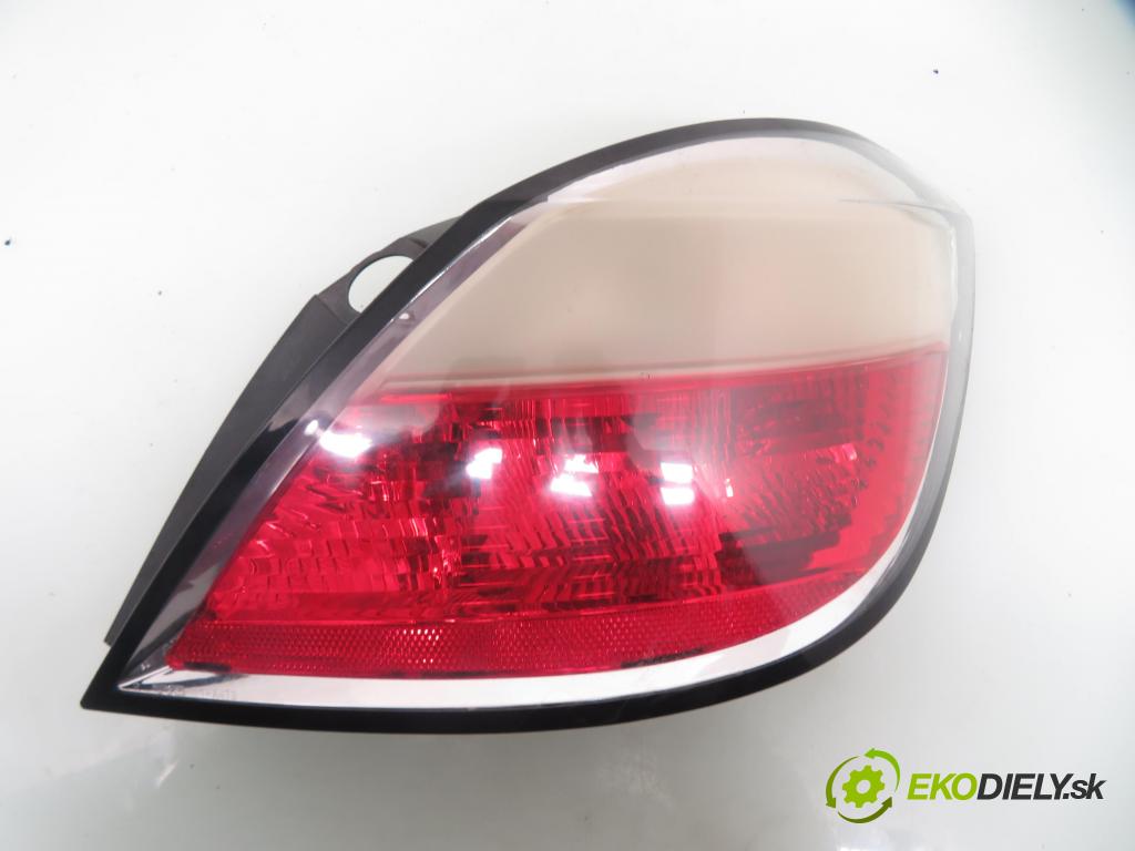 OPEL ASTRA H (A04) HB 2004 59,00 1.7 CDTI - Z 17 DTL 1686,00 Svetlo pravé zadné 07211610