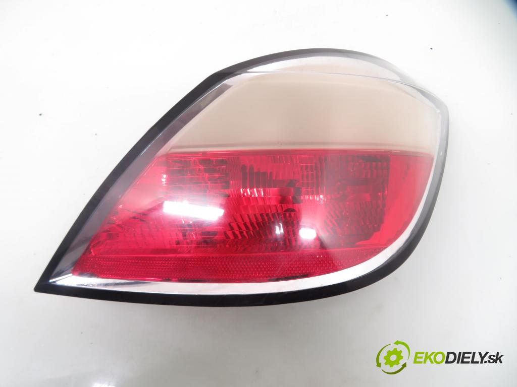 OPEL ASTRA H (A04) HB 2004 59,00 1.7 CDTI - Z 17 DTL 1686,00 Svetlo pravé zadné 07211610