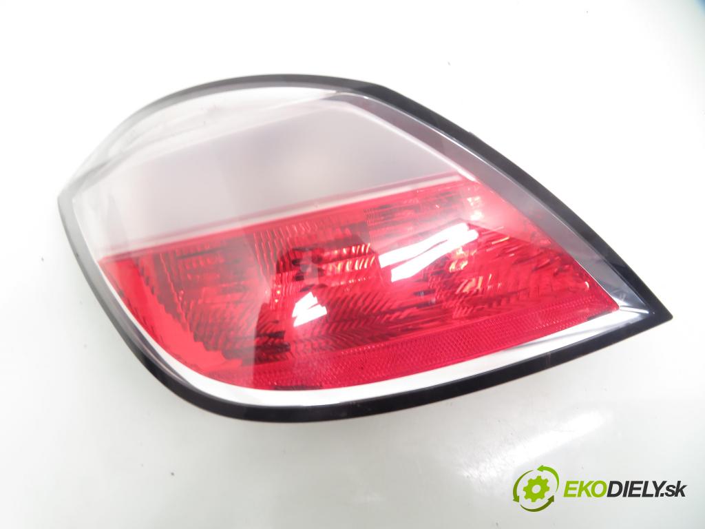 OPEL ASTRA H (A04) HB 2004 59,00 1.7 CDTI - Z 17 DTL 1686,00 Svetlo ľavé zadné 462141722