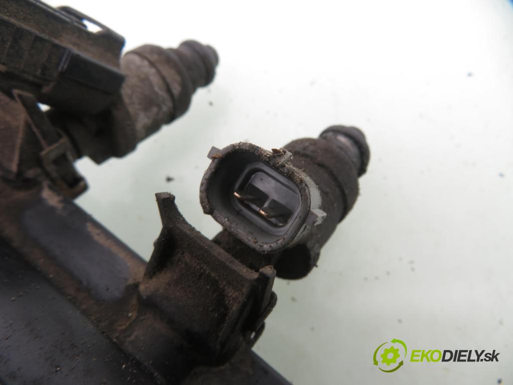 VW GOLF V (1K1) HB 2004 75,00 1.6 - BGU 1595,00 Lišta vstrekovacia 06A133317AC ; 06A906031BT (Vstrekovacia lišta)