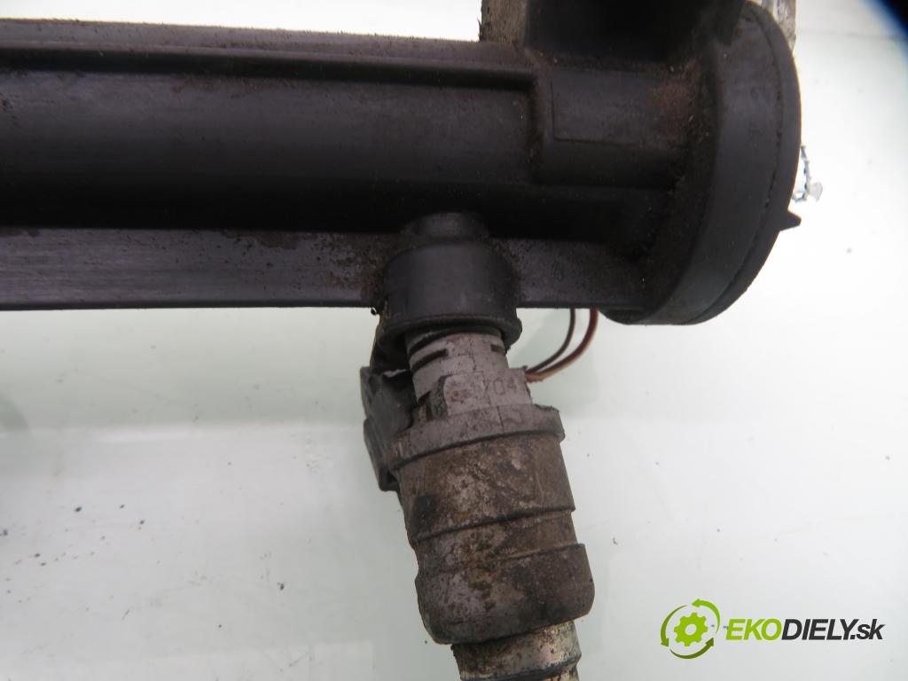VW GOLF V (1K1) HB 2004 75,00 1.6 - BGU 1595,00 Lišta vstrekovacia 06A133317AC ; 06A906031BT (Vstrekovacia lišta)