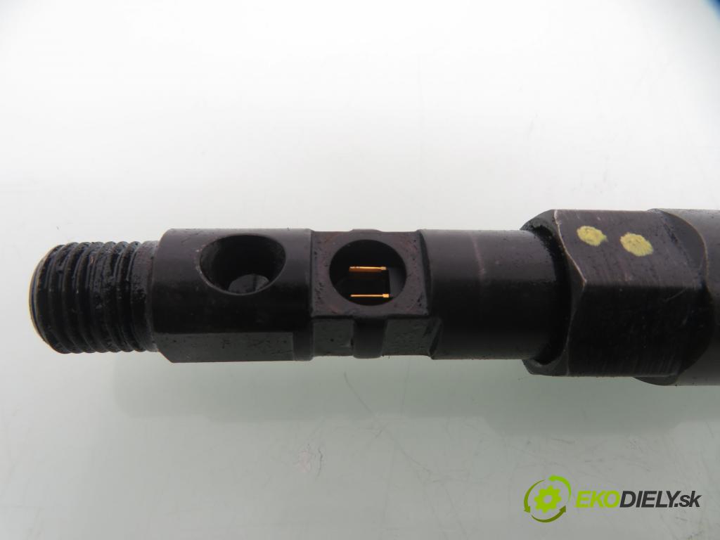 JAGUAR X-TYPE I (X400) SEDAN 2004 96,00 2.0 D 130 - FMBA 1998,00 vstrekovač 3S7Q9K546BB ; EJDR00501Z (Vstrekovač paliva)