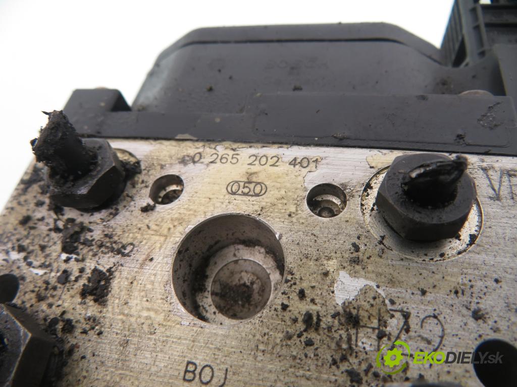 VW PASSAT B5.5 Variant (3B6) KOMBI 2001 74,00 1.9 TDI PD 101 - AVB 1896,00 Pumpa ABS 0265202401 ; 8E0614111T (Pumpa ABS)