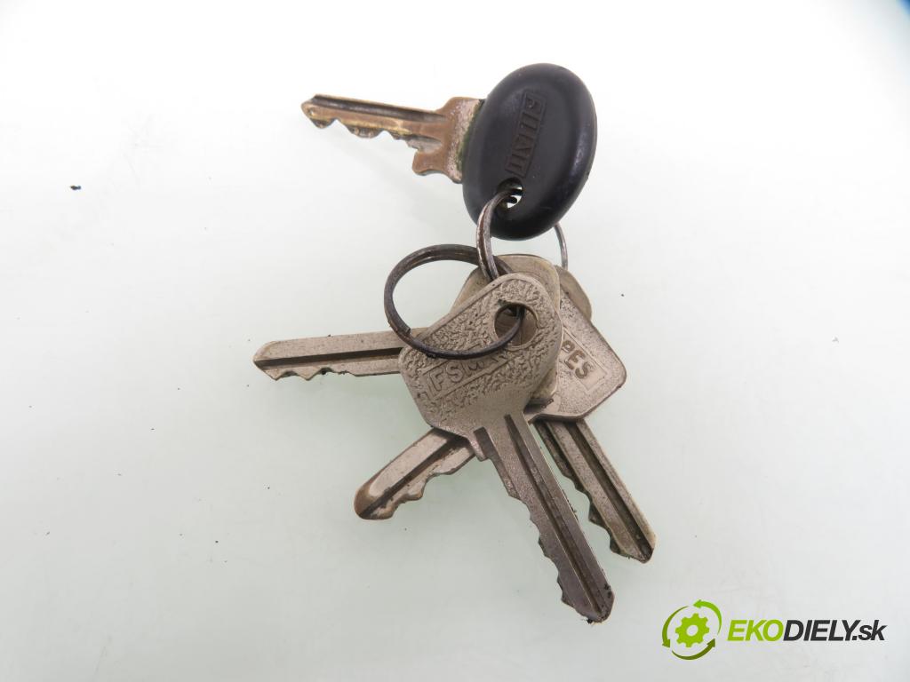 FIAT 126 (126_) FASTBACK 1991 18,00 650 652,00 spinačka  (Spínacia skrinka)