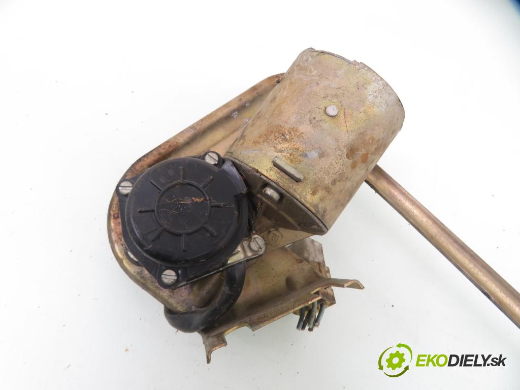 FIAT 126 (126_) FASTBACK 1991 18,00 650 652,00 Motorček stieračov
