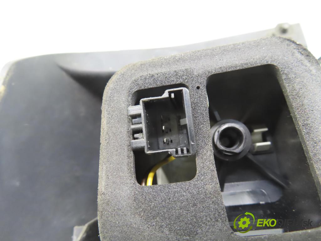 VW GOLF VI (5K1) HB 2011 155,00 2.0 GTi - CCZB 1984,00 Svetlo pravé zadné 174198