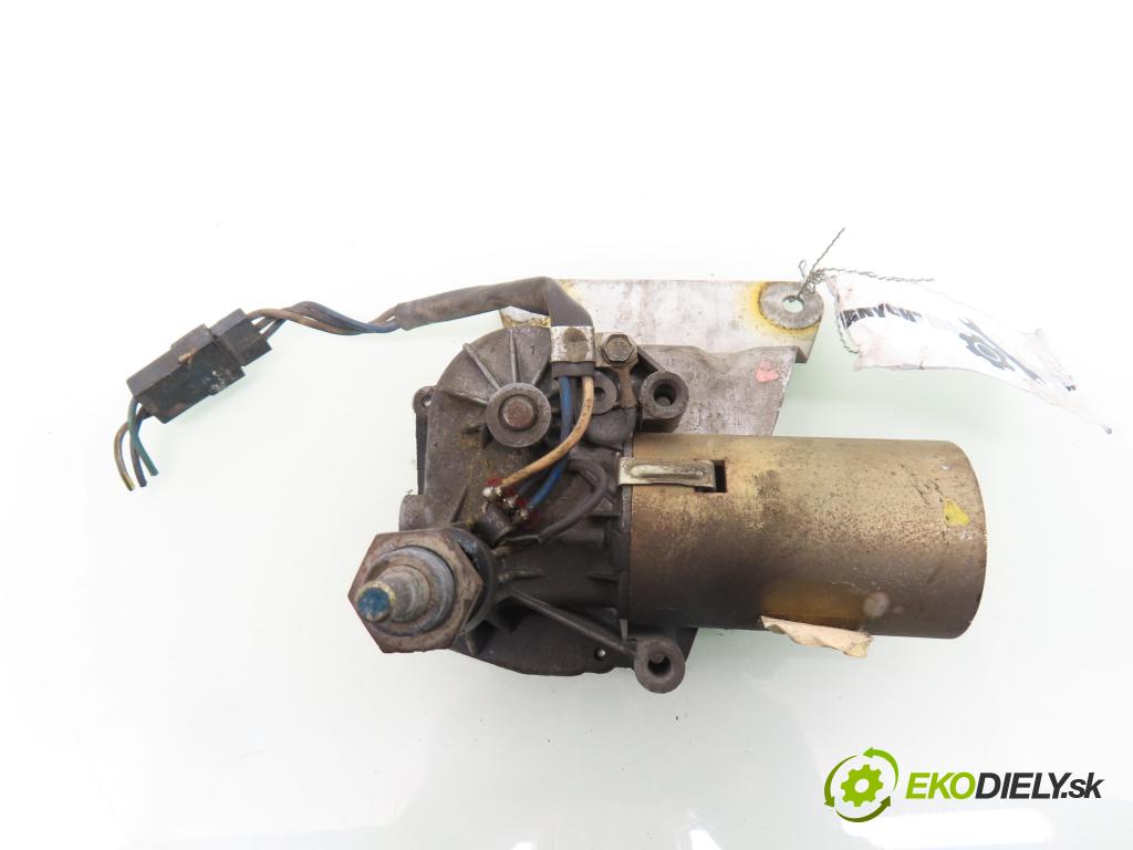 JEEP CHEROKEE (XJ) TERENOWY 1998 59,00 2.1 D 4x4 - J8S 742 2068,00 Motorček stierače zadné
