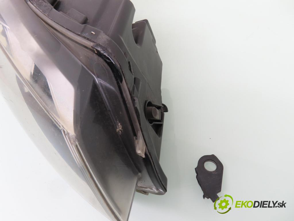 VW GOLF VI (5K1) HB 2011 155,00 2.0 GTi - CCZB 1984,00 Svetlo PP 5K1941752D ; 7L6941329B ; 5DV00900000