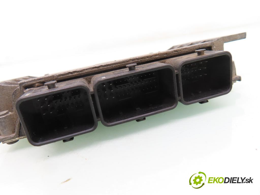 PEUGEOT 406 Break (8E/F) KOMBI 2002 100,00 2.0 16V 136 - RFN (EW10J4) 1997,00 Riadiaca jednotka Motor IAW48P23R ; 9645123180