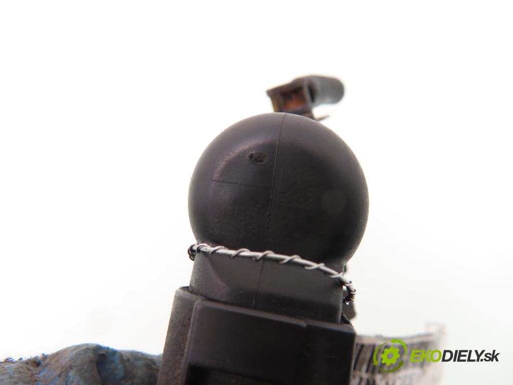 MAZDA 2 (DY) HB 2005 50,00 1.4 CD - F6JA 1399,00 vstrekovač 9655304880 (Vstrekovač paliva)