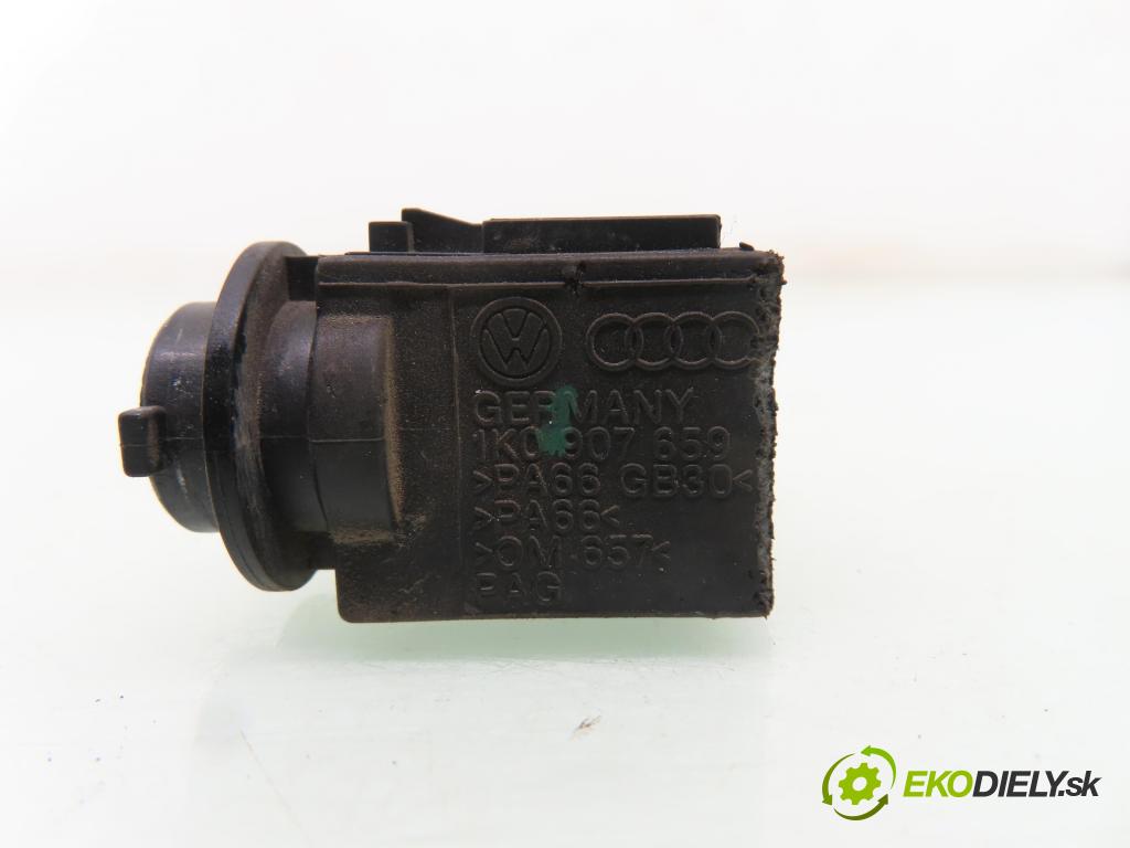 VW GOLF VI (5K1) HB 2011 155,00 2.0 GTi - CCZB 1984,00 snímač KVALITNÍ vzduchu 1K0907659