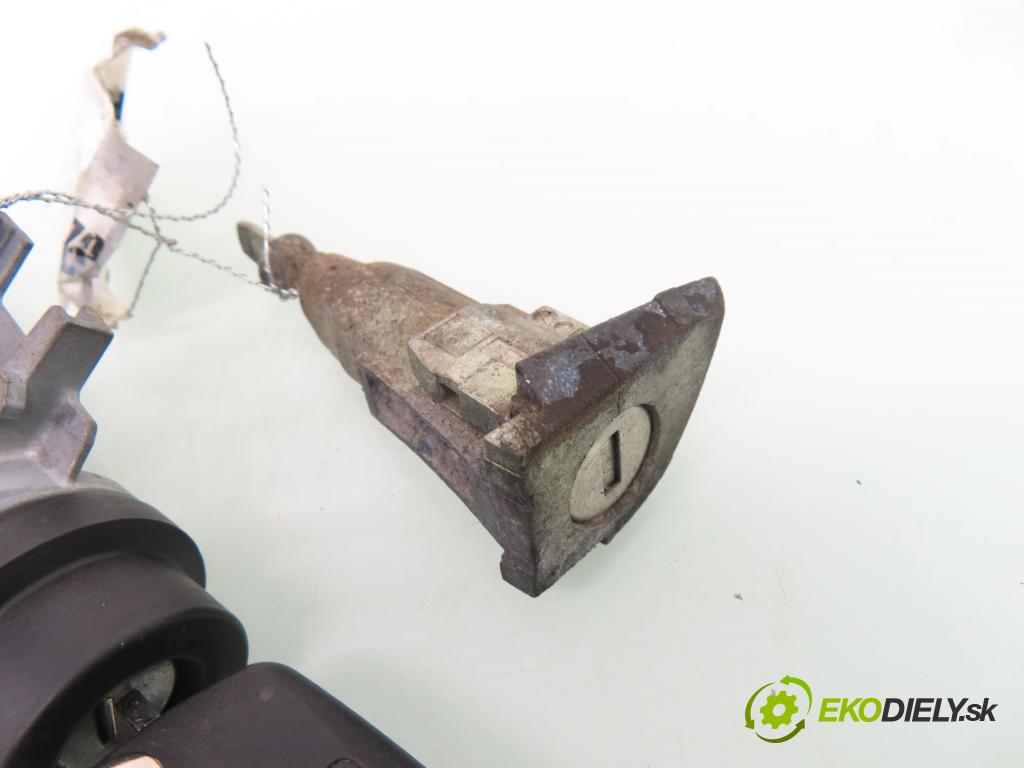 VW GOLF VI (5K1) HB 2011 155,00 2.0 GTi - CCZB 1984,00 spinačka / zámky 1K0905851B ; 1K0905865A