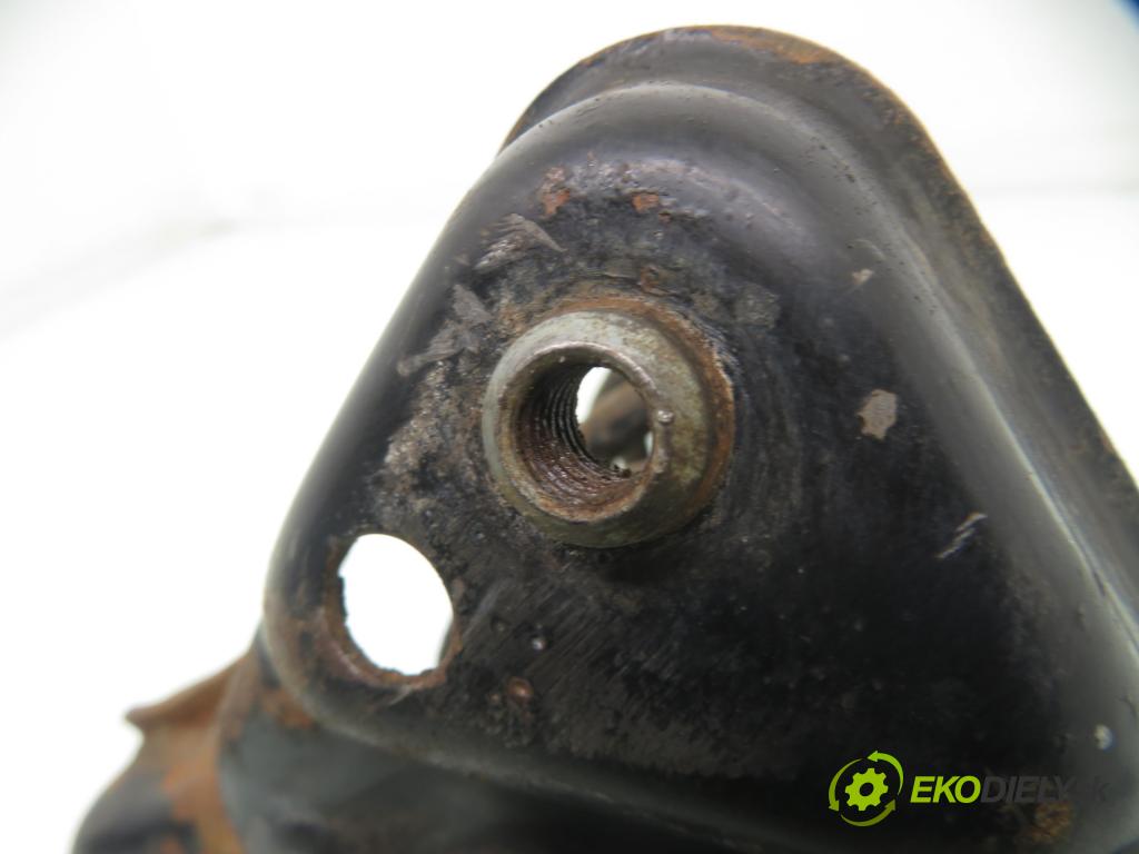 AUDI A4 (8D2, B5) SEDAN 1995 74,00 1.6 8V 100 - ADP 1595,00 MCPERSON PP 8D0413031L