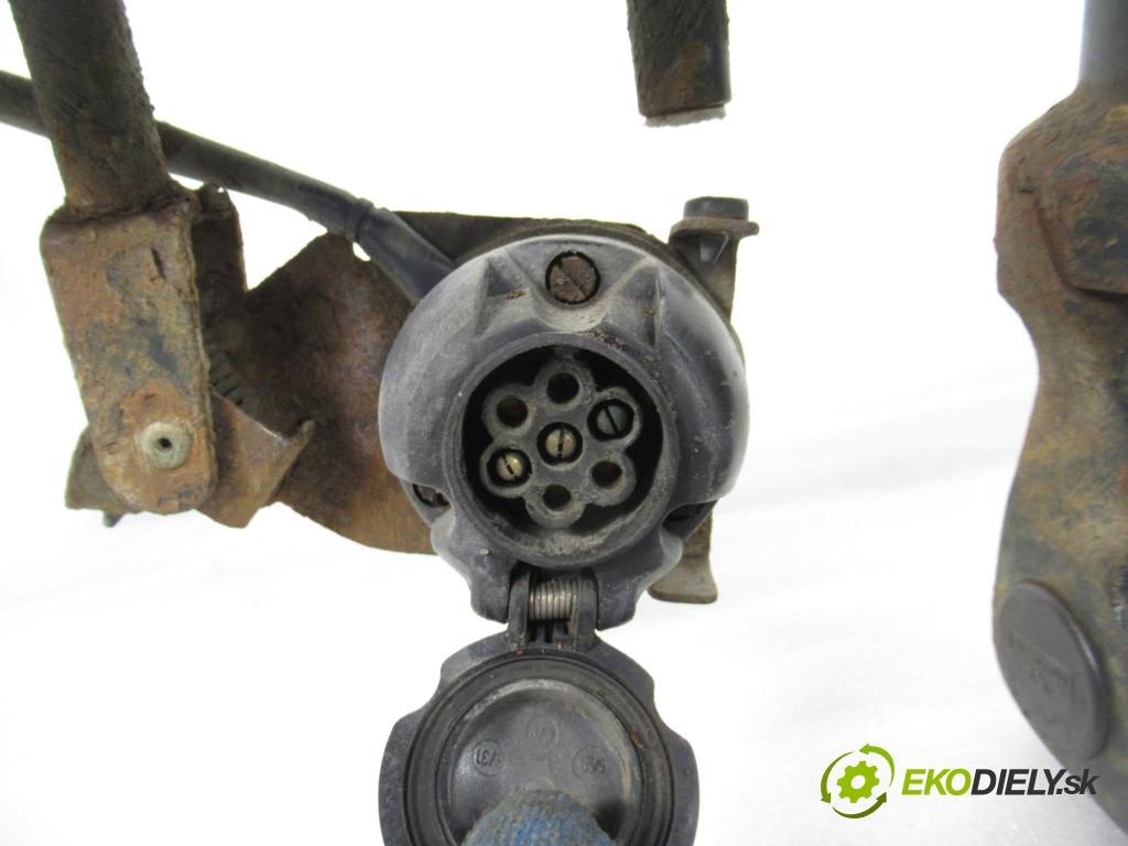 AUDI A4 (8D2, B5) SEDAN 1995 74,00 1.6 8V 100 - ADP 1595,00 Hák