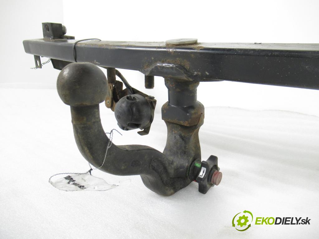 AUDI A4 (8D2, B5) SEDAN 1995 74,00 1.6 8V 100 - ADP 1595,00 Hák