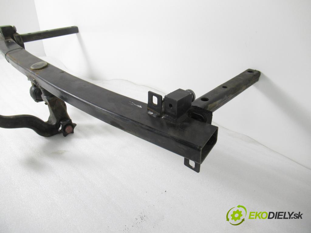 AUDI A4 (8D2, B5) SEDAN 1995 74,00 1.6 8V 100 - ADP 1595,00 Hák