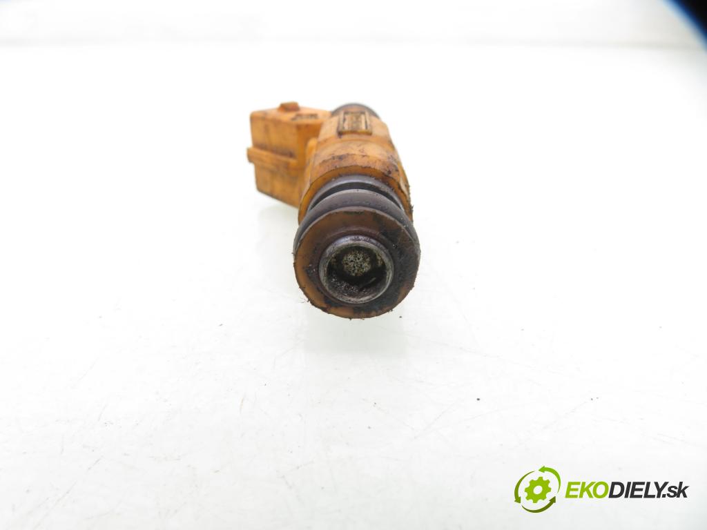 VOLVO 850 Kombi (LW) KOMBI 1995 103,00 2.4 - B 5252 2435,00 vstrekovač 0280155746 (Vstrekovač paliva)