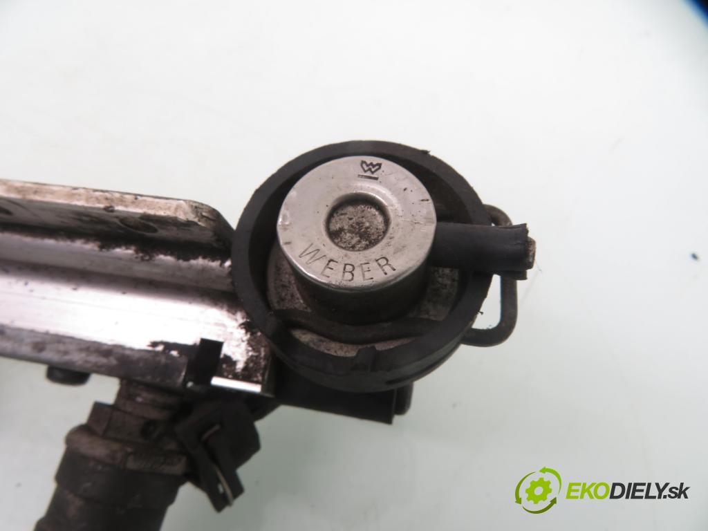 VOLVO V40 Kombi (645) KOMBI 1997 103,00 2 - B 4204 S 1948,00 Lišta vstrekovacia 9202804 ; 9179379 (Vstrekovacia lišta)