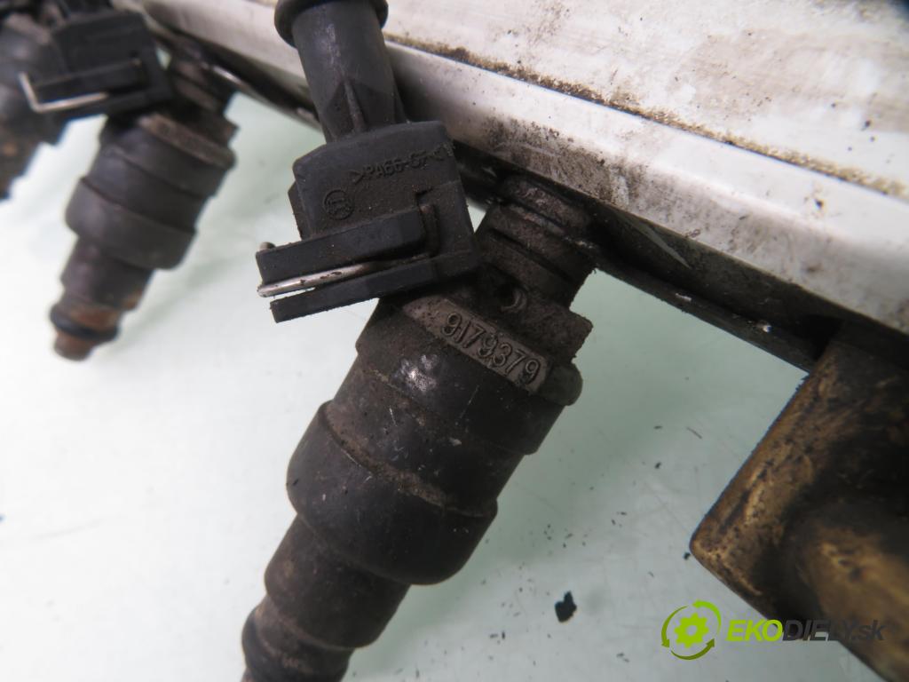 VOLVO V40 Kombi (645) KOMBI 1997 103,00 2 - B 4204 S 1948,00 Lišta vstrekovacia 9202804 ; 9179379 (Vstrekovacia lišta)