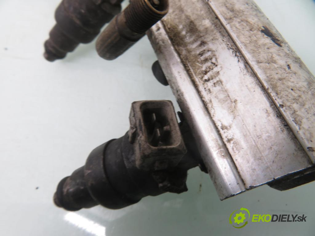 VOLVO V40 Kombi (645) KOMBI 1997 103,00 2 - B 4204 S 1948,00 Lišta vstrekovacia 9202804 ; 9179379 (Vstrekovacia lišta)