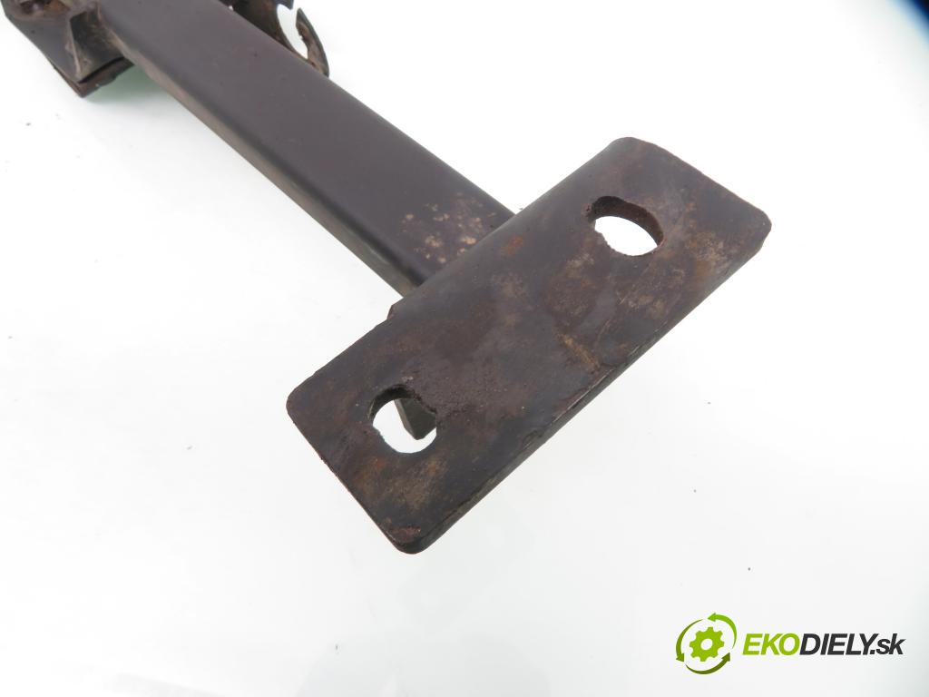 TOYOTA YARIS (_P1_) HB 2005 55,00 1.4 D-4D (NLP10_) - 1ND-TV 1364,00 Hák