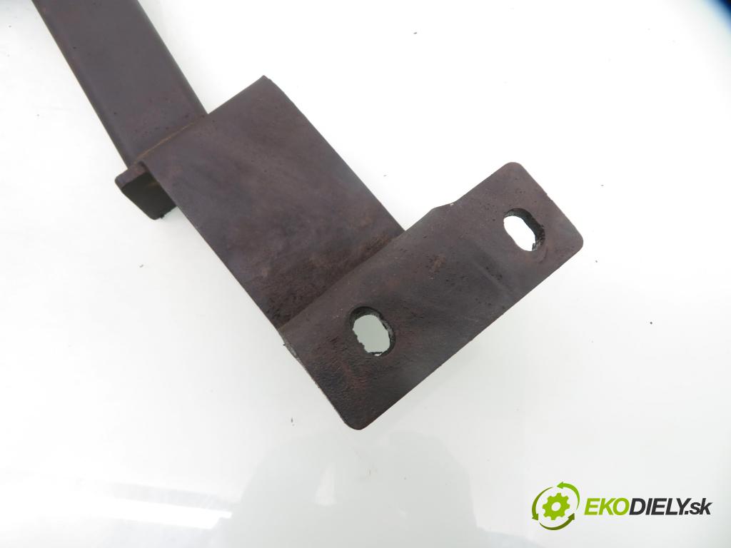 TOYOTA YARIS (_P1_) HB 2005 55,00 1.4 D-4D (NLP10_) - 1ND-TV 1364,00 Hák