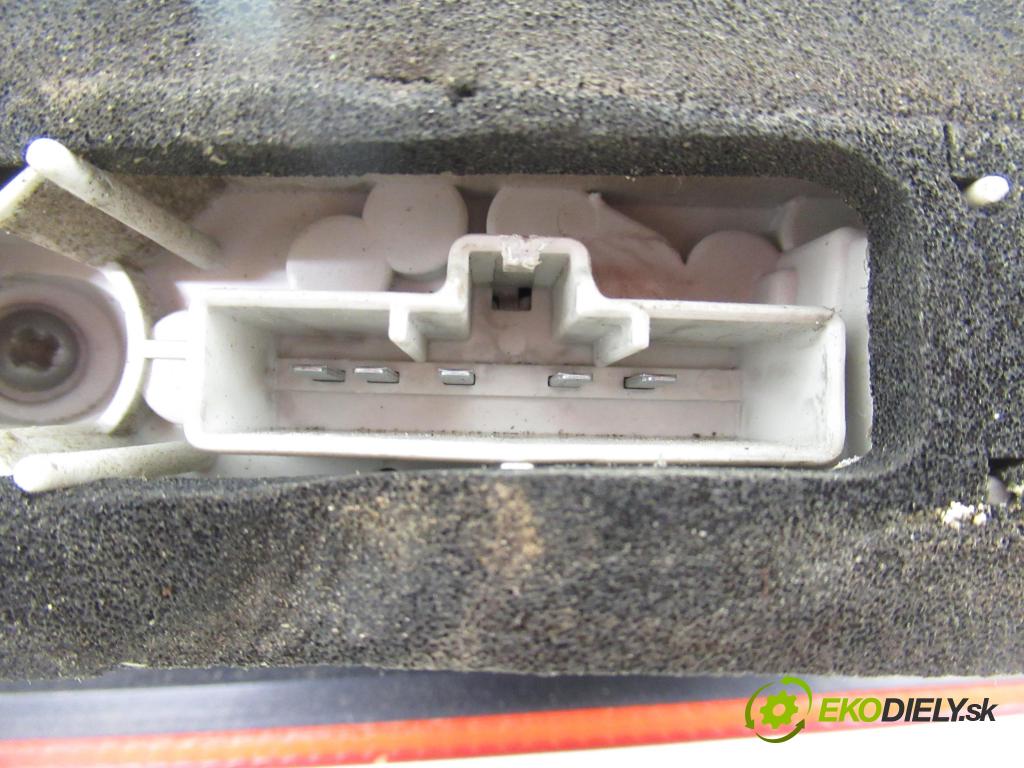 FORD FOCUS II Turnier (DA_, FFS, DS) KOMBI 2005 107,00 2 - AODA 1999,00 světlo levé zadní 