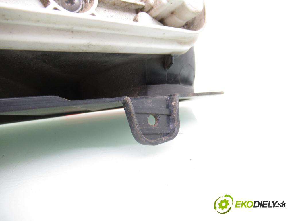 FORD FOCUS II Turnier (DA_, FFS, DS) KOMBI 2005 107,00 2 - AODA 1999,00 Svetlo ľavé zadné