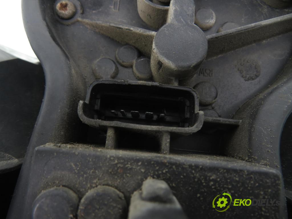 NISSAN PRIMERA (P12) LIFTBACK 2005 85,00 1.8 - QG18DE 1769,00 světlo levé zadní 