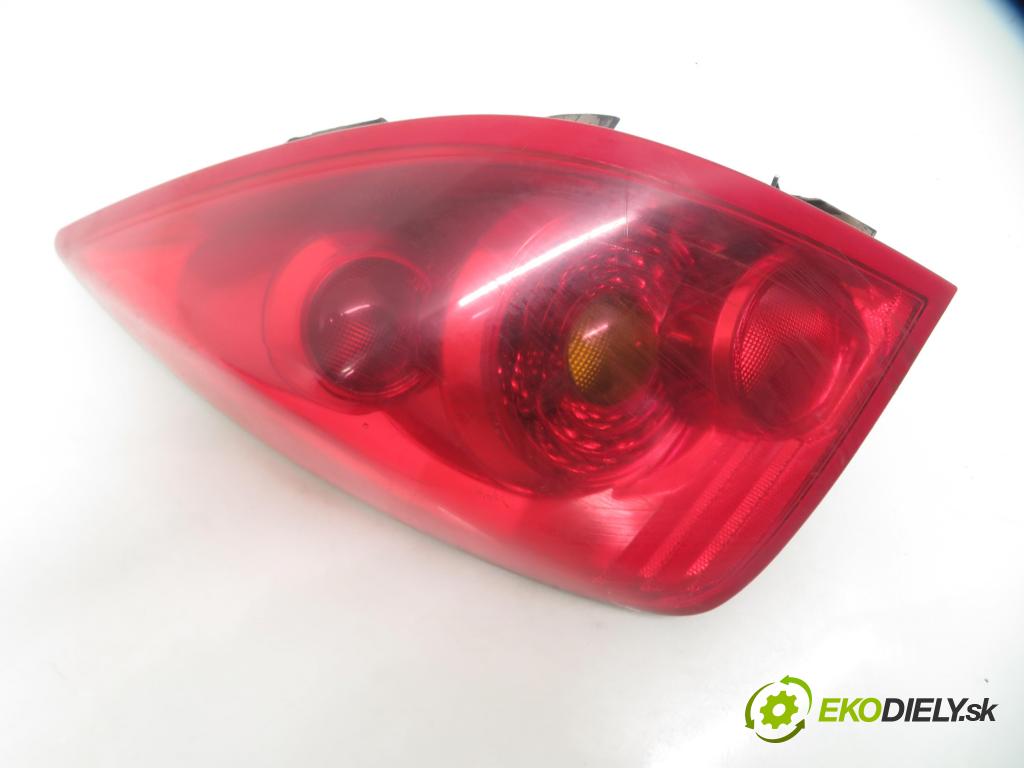 NISSAN PRIMERA (P12) LIFTBACK 2005 85,00 1.8 - QG18DE 1769,00 světlo levé zadní