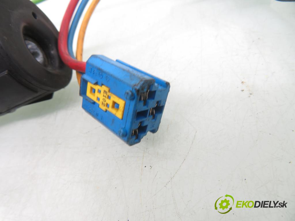 CITROEN C5 I Break (DE_) KOMBI 2001 98,00 2.2 HDi (DE4HXB, DE4HXE) - 4HX (DW12TED4/FAP) 2179,00 spinačka 9632897680 (Spínacia skrinka)