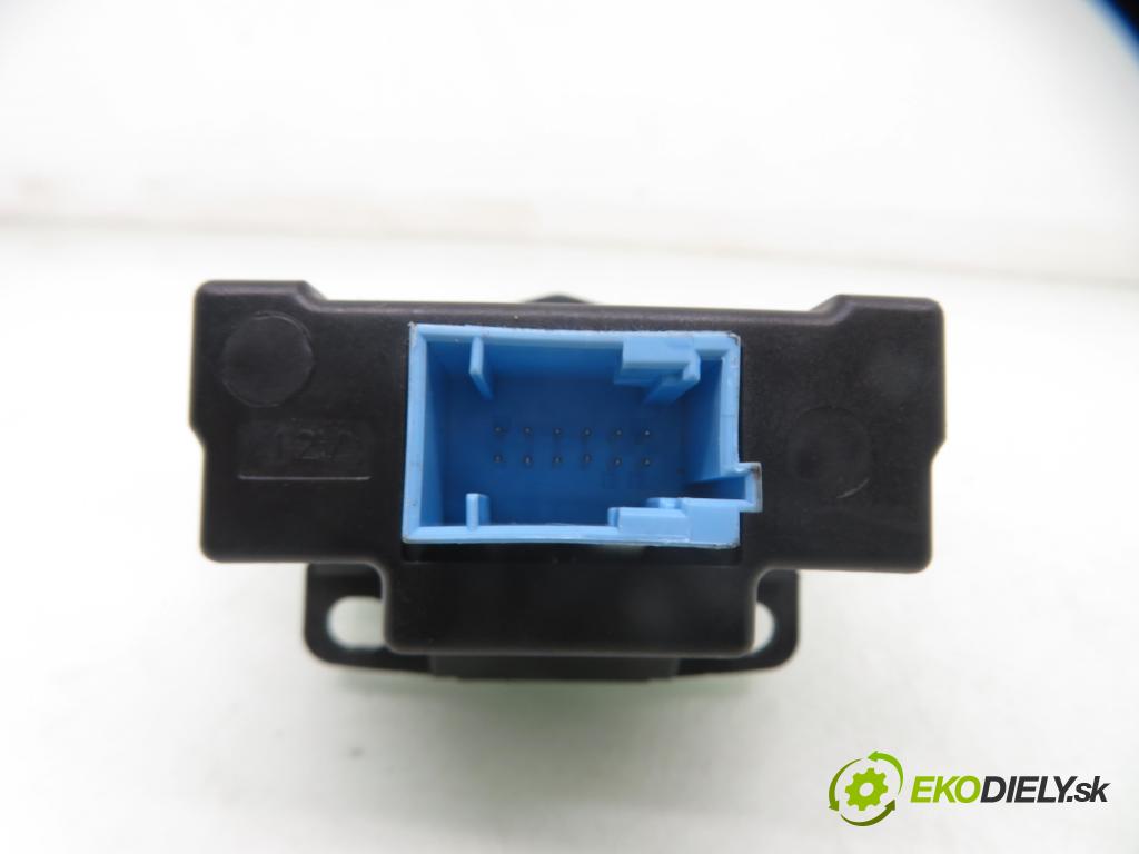 RENAULT ESPACE IV (JK0/1_) MINIVAN 2003 120,00 2.0 Turbo (JK0A, JK0B, JK0N) - F4R 796 1998,00 vypínač brzdy MANUÁLNY: 8200048590G