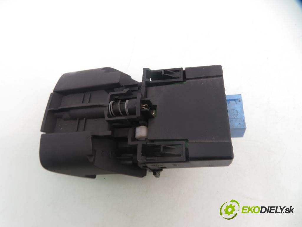 RENAULT ESPACE IV (JK0/1_) MINIVAN 2003 120,00 2.0 Turbo (JK0A, JK0B, JK0N) - F4R 796 1998,00 vypínač brzdy MANUÁLNY: 8200048590G