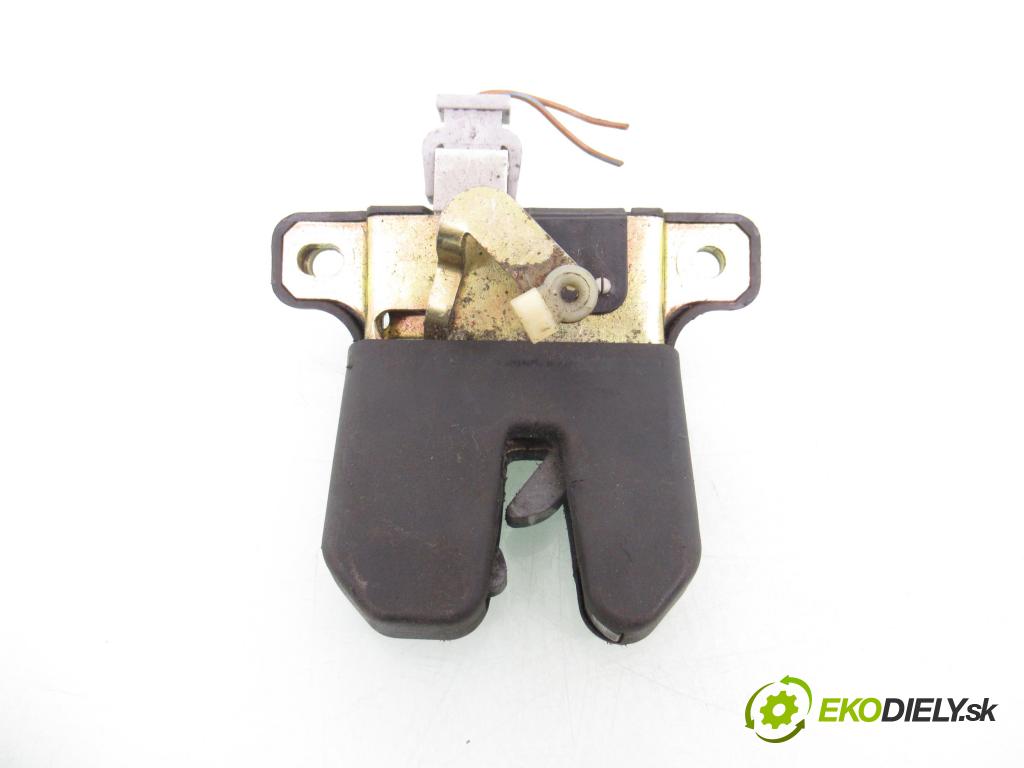 SEAT TOLEDO II (1M2) SEDAN 1999 74,00 1.6 - AEH 1595,00 zámok dverí kufor EL. 8D5827505