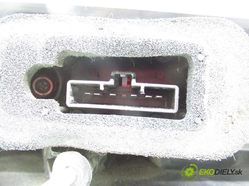 FORD C-MAX (DM2) MINIVAN 2004 80,00 1.6 TDCi - G8DD 1560,00 Svetlo pravé zadné 2SK009504 ; 3M5113N411AA