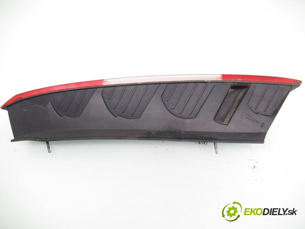 FORD C-MAX (DM2) MINIVAN 2004 80,00 1.6 TDCi - G8DD 1560,00 Svetlo pravé zadné 2SK009504 ; 3M5113N411AA