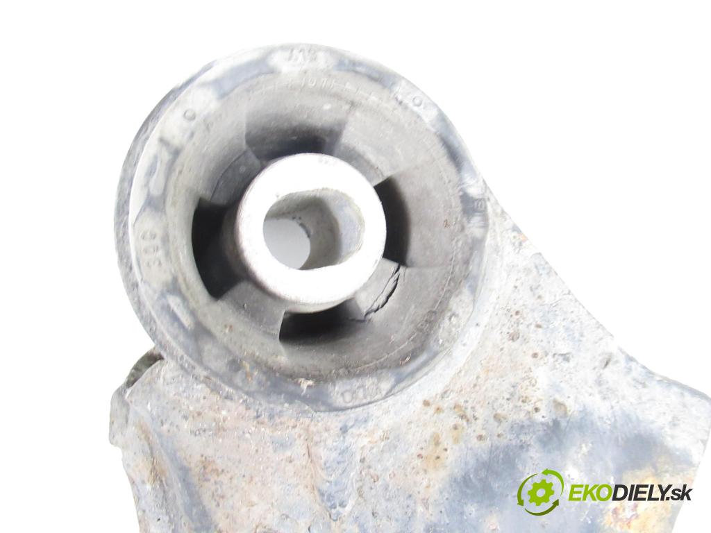 AUDI A4 (8D2, B5) SEDAN 1995 74,00 1.6 8V 100 - ADP 1595,00 PŘEDNÍ: 