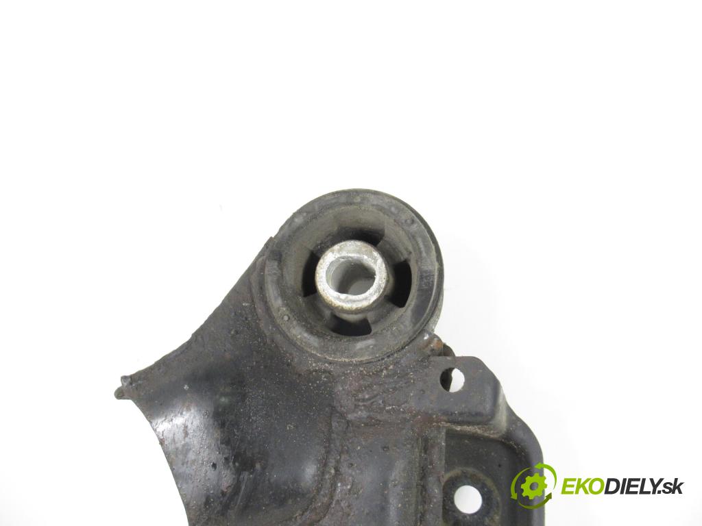 AUDI A4 (8D2, B5) SEDAN 1995 74,00 1.6 8V 100 - ADP 1595,00 PŘEDNÍ: