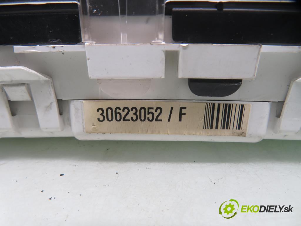 VOLVO V40 Kombi (645) KOMBI 2002 90,00 1.8 122 - B 4184 S2 1783,00 Prístrojovka elektrický 30623052F