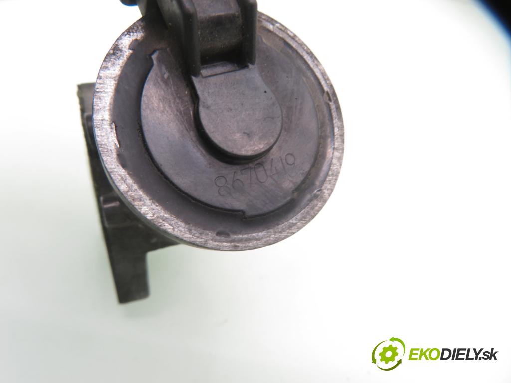 VOLVO V40 Kombi (645) KOMBI 2002 90,00 1.8 122 - B 4184 S2 1783,00 Motorček krokový 8670419 (Motorček krokový)