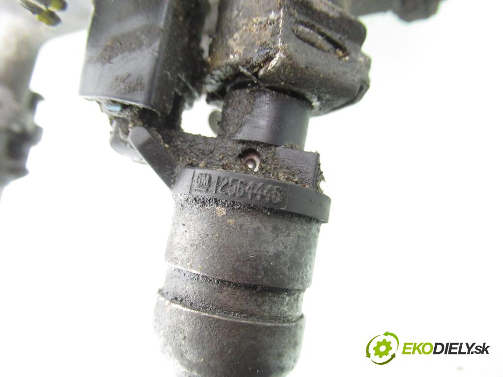 OPEL VECTRA C GTS (Z02) LIFTBACK 2003 108,00 2.2 16V - Z 22 SE 2198,00 Lišta vstrekovacia 12564446 (Vstrekovacia lišta)