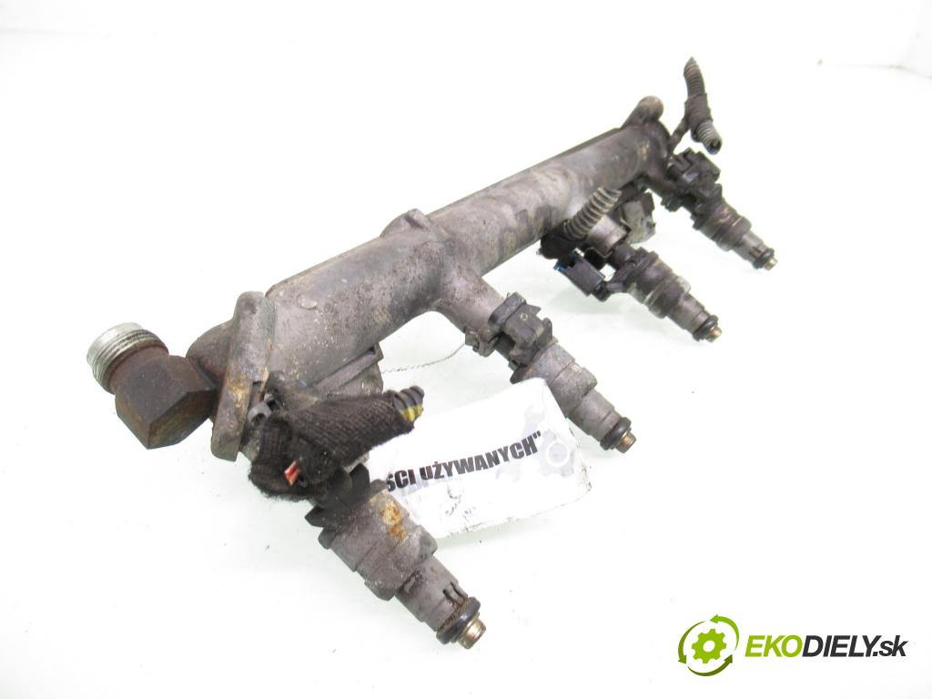 OPEL VECTRA C GTS (Z02) LIFTBACK 2003 108,00 2.2 16V - Z 22 SE 2198,00 Lišta vstrekovacia 12564446 (Vstrekovacia lišta)